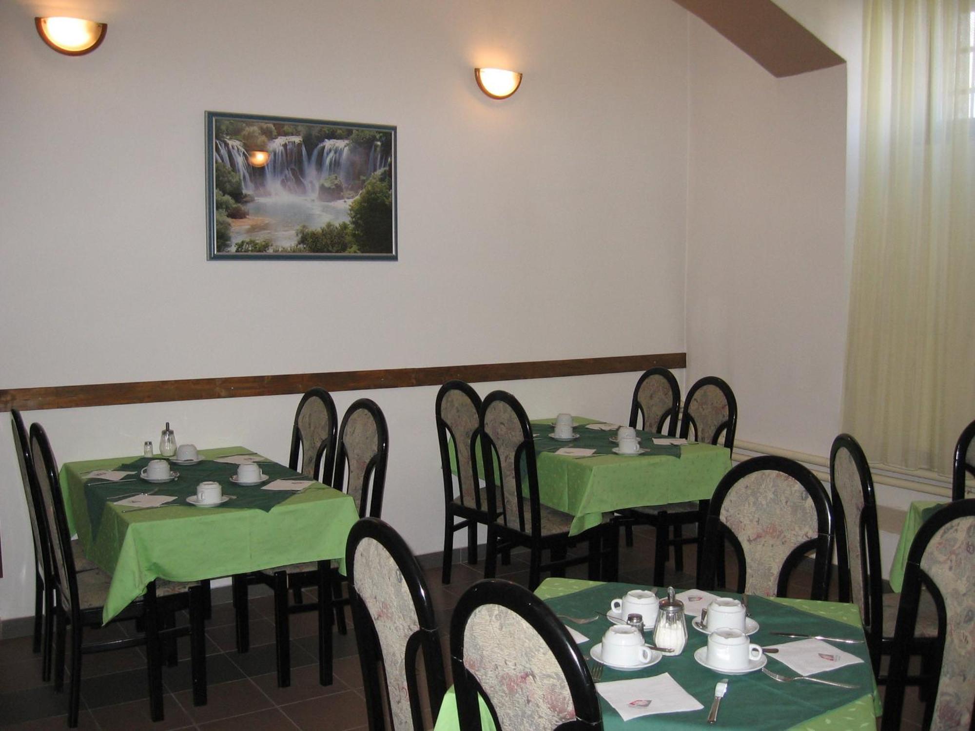 פולה Hotel Veli Joze מראה חיצוני תמונה