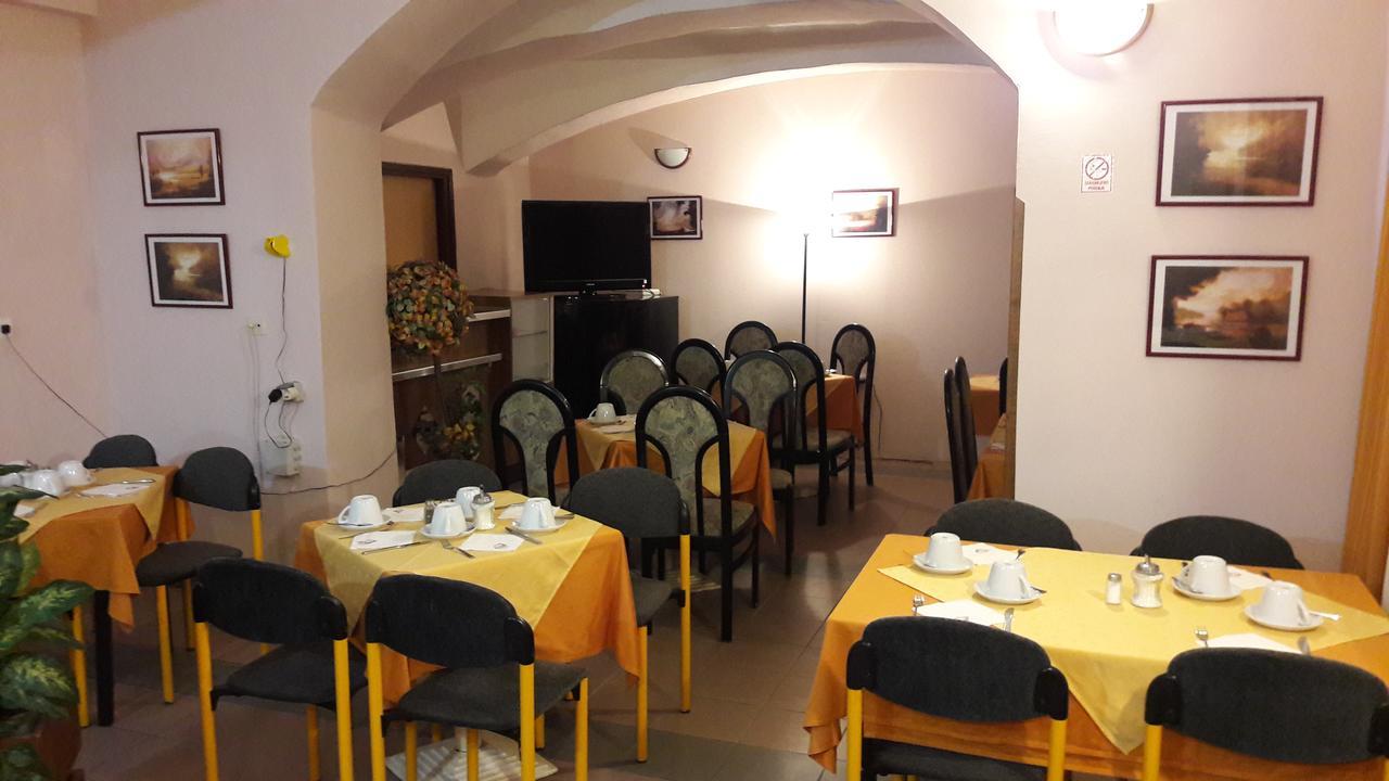 פולה Hotel Veli Joze מראה חיצוני תמונה